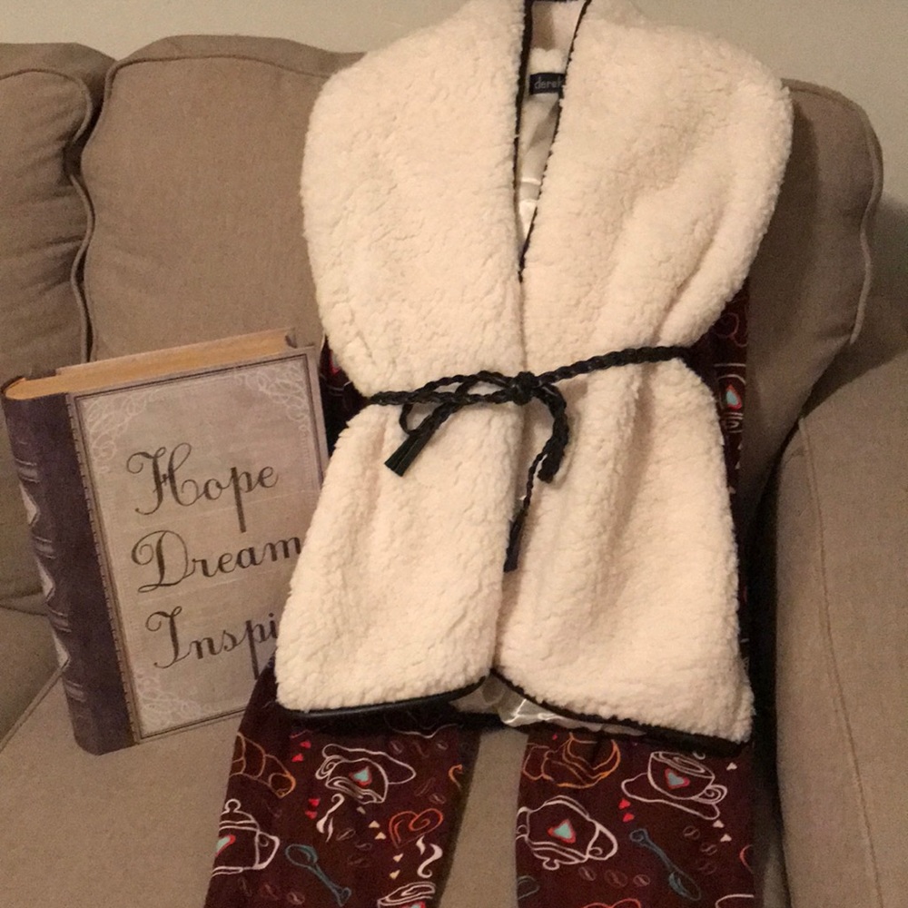 1 left! ⛄️ 🍁Women’s soft&comfy Sherpa Vest w/belt - Picture 3 of 8